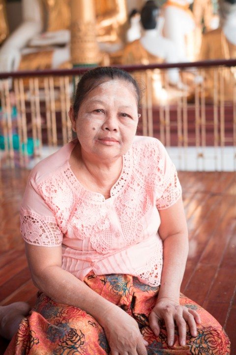 yangon, burmese woman, femme birmane, thanaka
