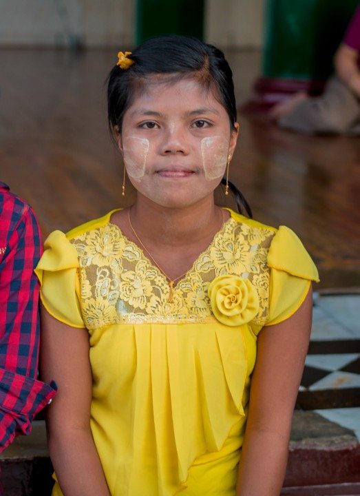 birmane, thanaka, burmese woman, shwedagon, temple