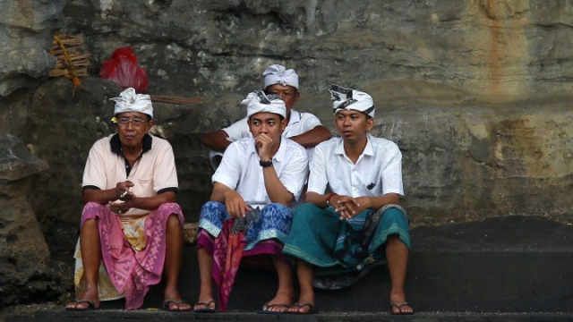 Indonésie, Bali, prières, hindouisme, pura tanah lot