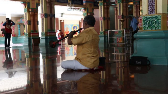 sri mahamariamman, kuala lumpur, joueur de flûte