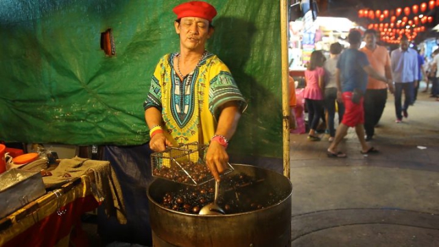 Chinatown, Kuala Lumpur, marrons, vendeur